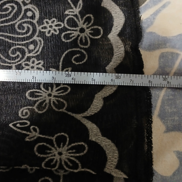 GUC- Beautiful Black Lace Skirt - Picture 8 of 8